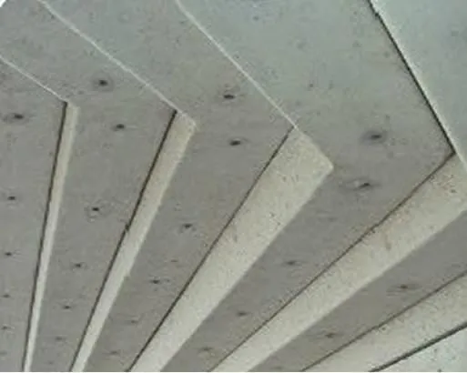 Tubos Metálicos Galvanizados e Mourões de Concreto ou Aço